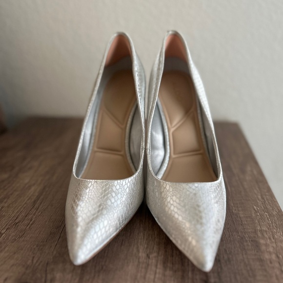 Women’s Aldo Silver Heels - US 8.5 - Picture 2 of 5